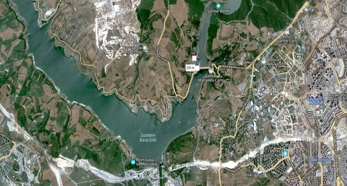 Land for sale in Arnavutköy, Hacımaşlı, suitable for residential + commercial licensing | L353